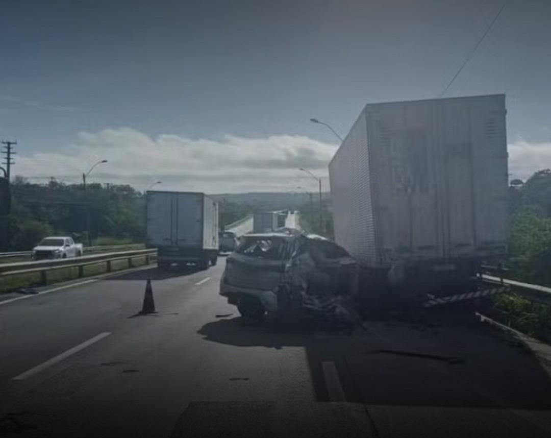 Acidente na BR-116 deixa um morto e três feridos graves em Feira de Santana