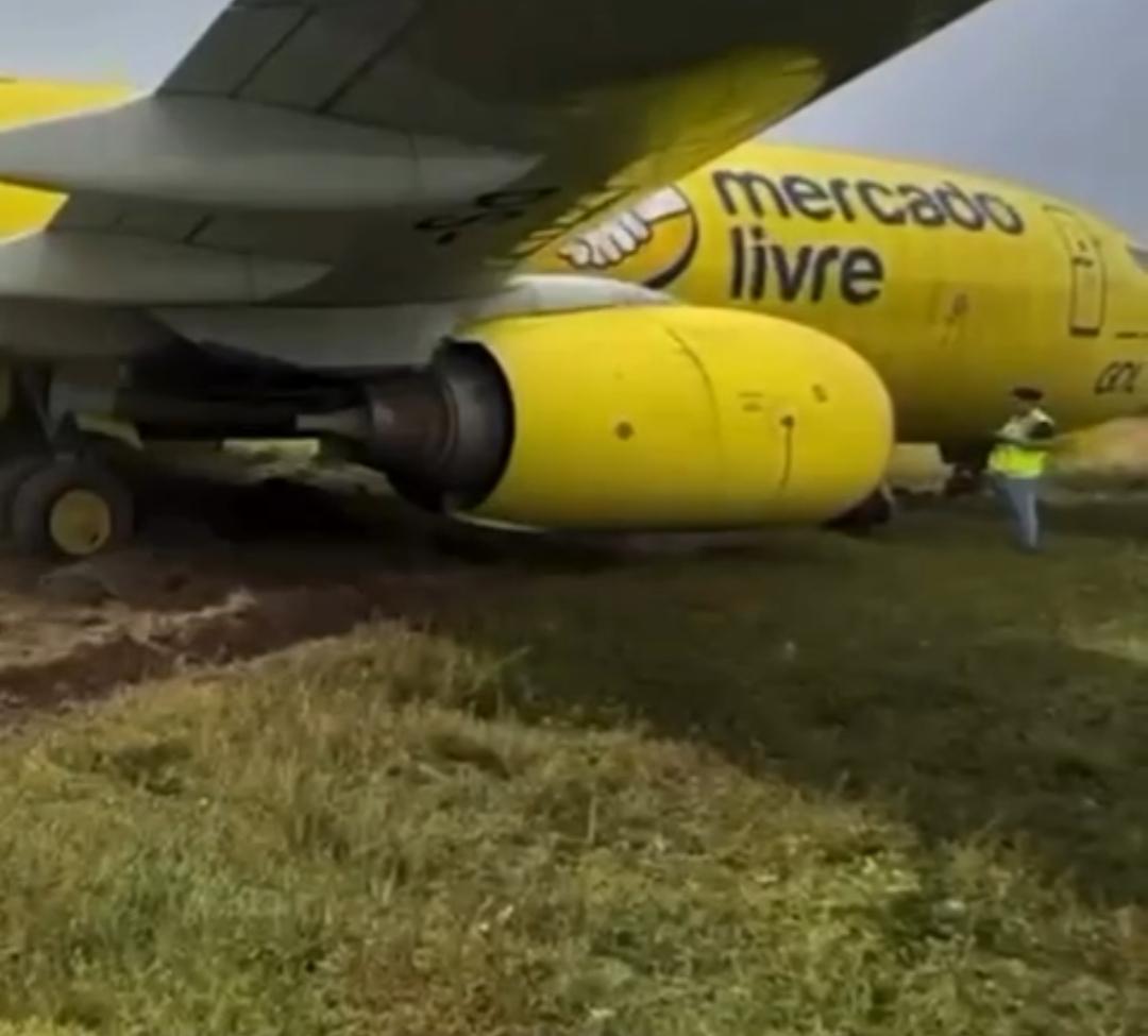 Aeronave de carga da GOL sai da pista após pouso no Aeroporto de Salvador