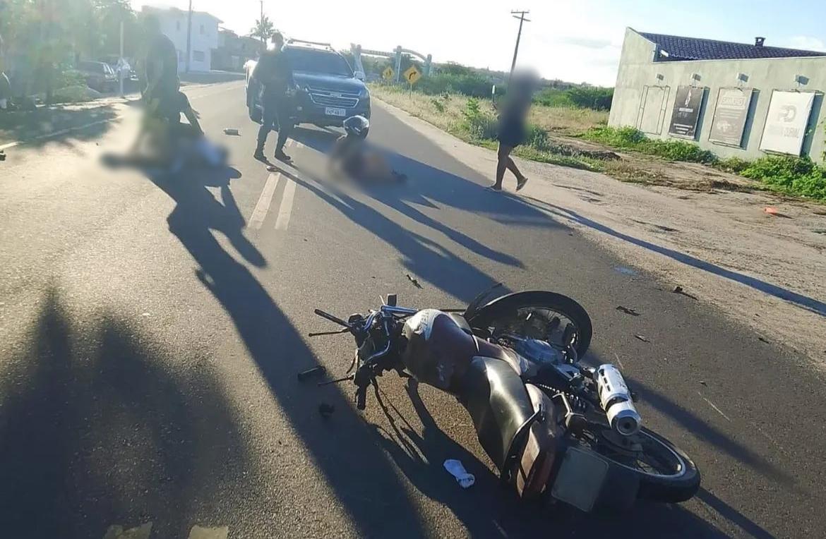 Duas mulheres ficam feridas após colisão entre motocicleta e trator na BA-411, em Barrocas