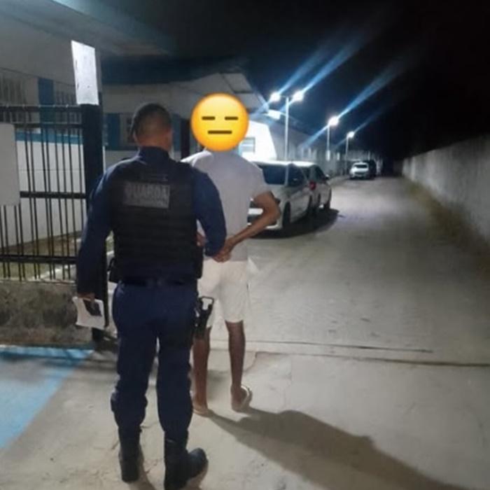 Homem é detido na Delegacia de Serrinha após suspeita de ameaçar companheira em Santaluz