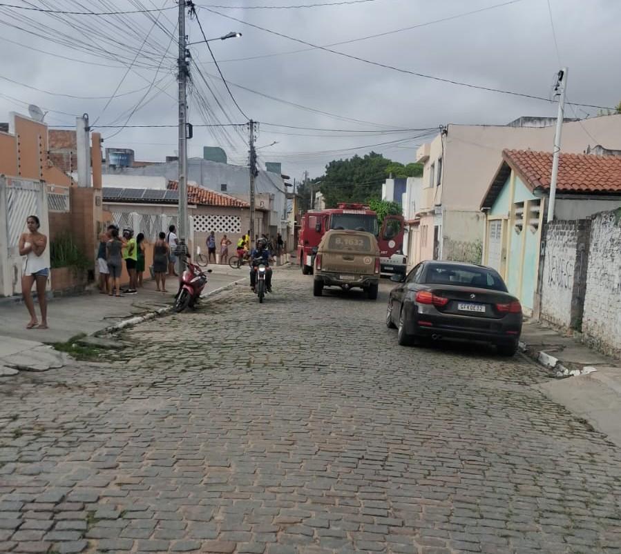 Incêndio em residência deixa três crianças mortas e mãe é presa por abandono de incapaz em Serrinha 