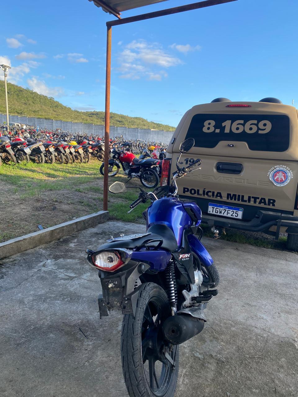 Motocicleta é apreendida em Serrinha após constatação de várias irregularidades 