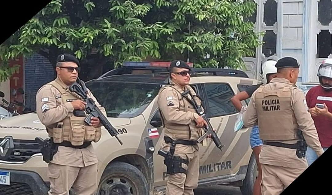 PM conduz dois homens após caso de desacato e agressão a policiais em Serrinha