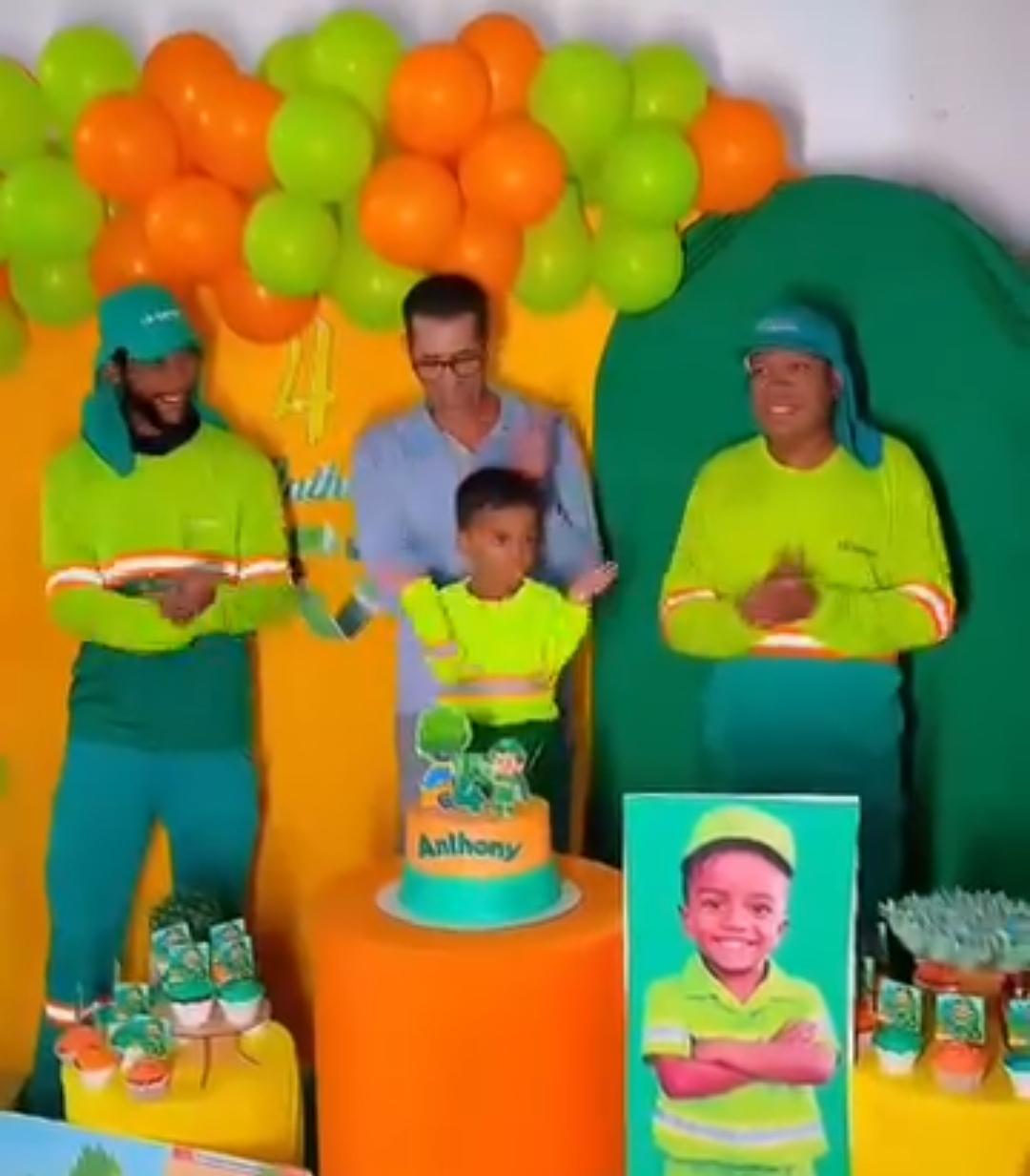 Vídeo: garoto de 4 anos homenageia garis em festa de aniversário em Serrinha