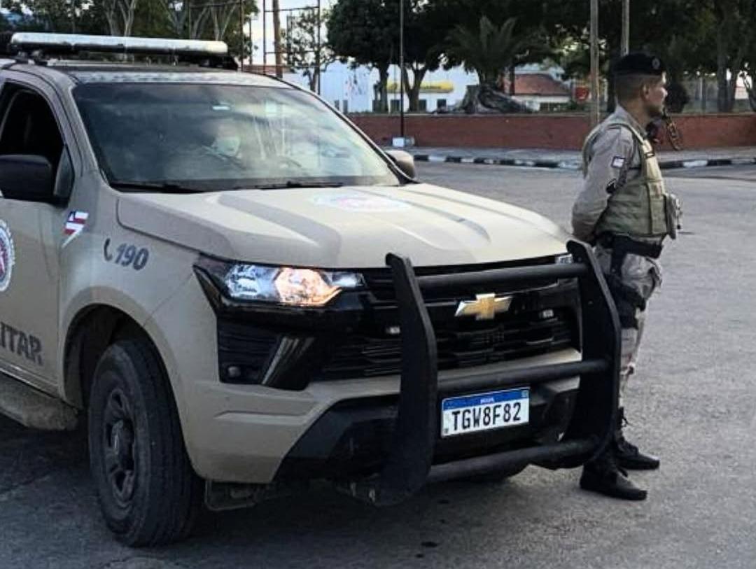 Homem com mandado de prisão em aberto é detido pela PM em Serrinha