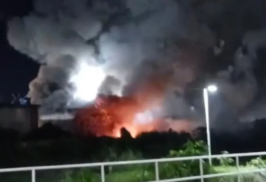 Incêndio em casa de fogos provoca explosões e assusta moradores na Bahia