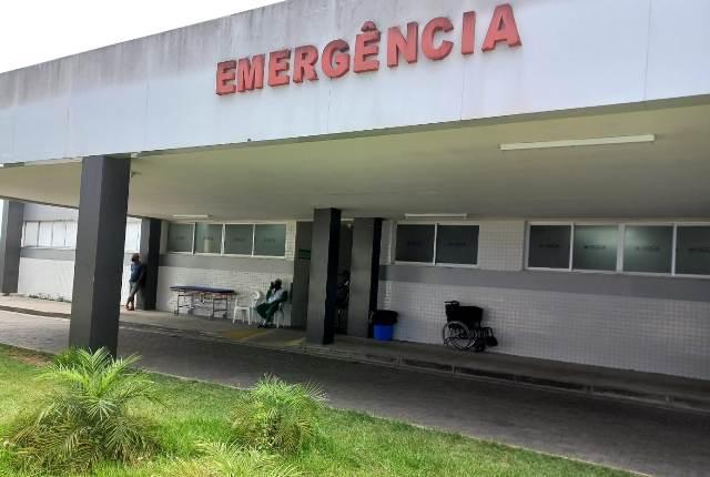 Jovem é baleado em lava-jato em Serrinha e transferido para hospital em Feira de Santana