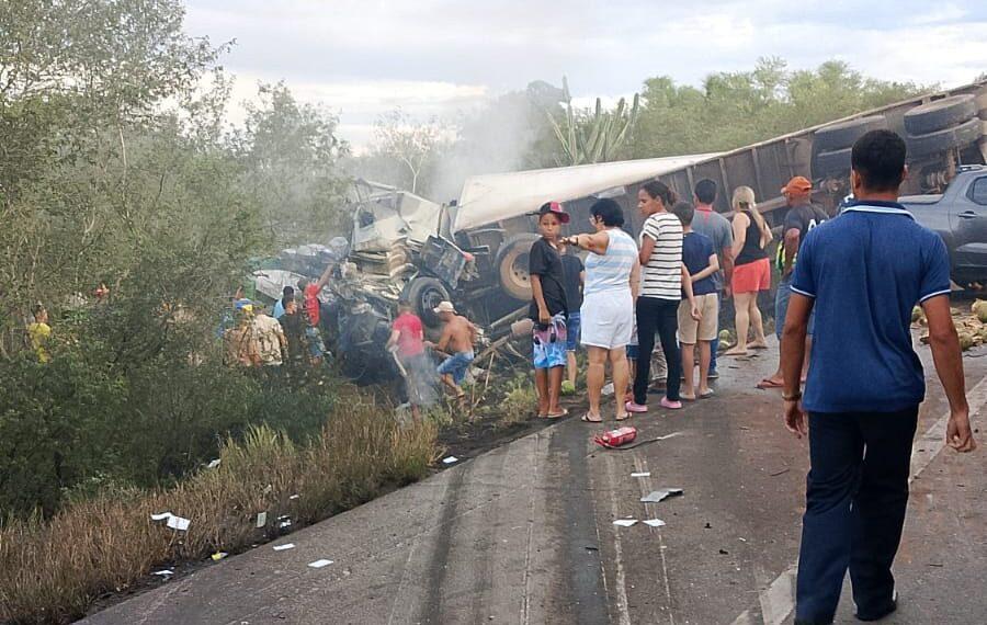Motorista de caminhão é preso após acidente com 16 mortes na BR-116, em trecho da Bahia