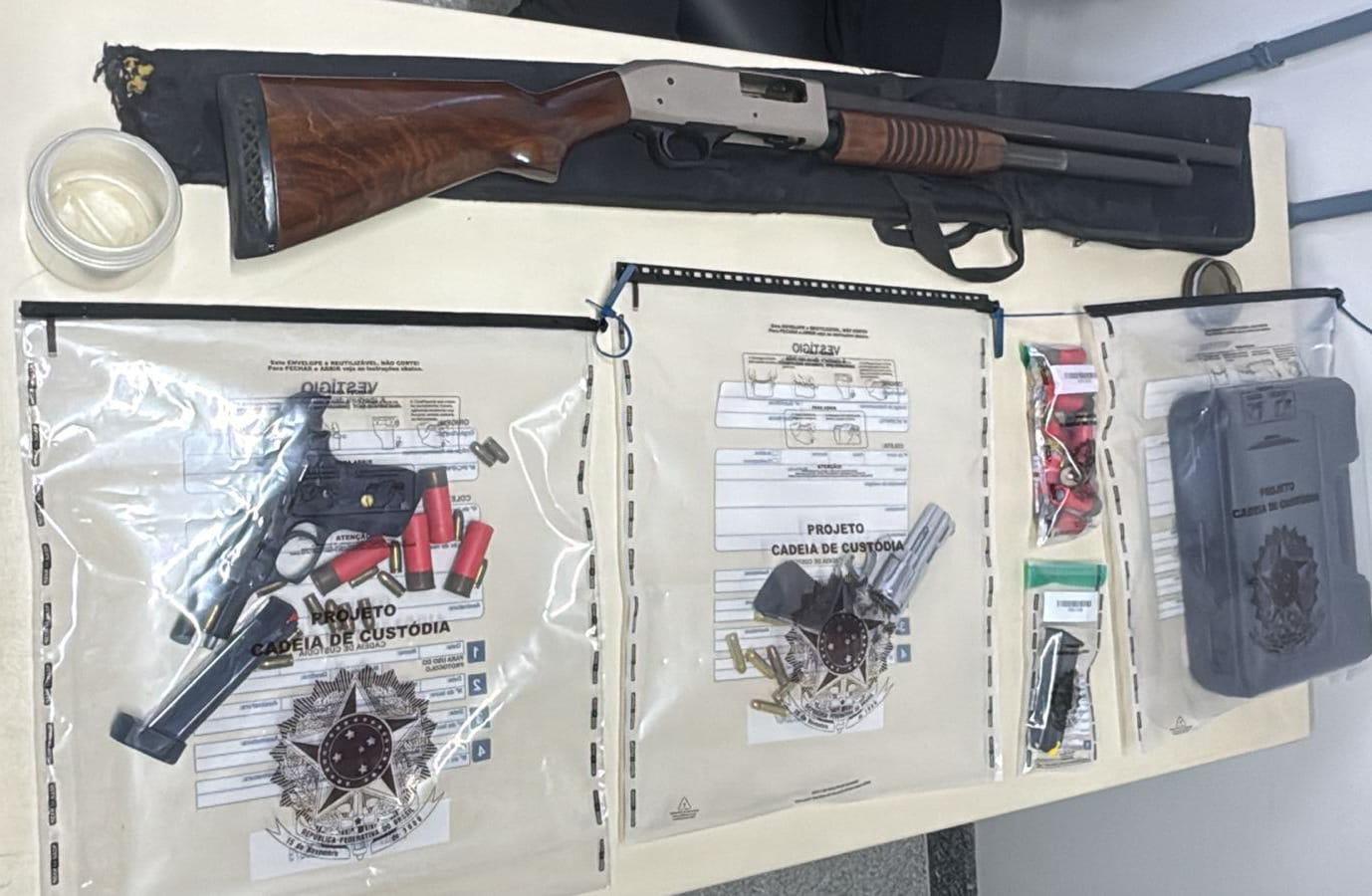 Operação Consanguíneos prende dois irmãos por homicídio e apreende armas em Santaluz