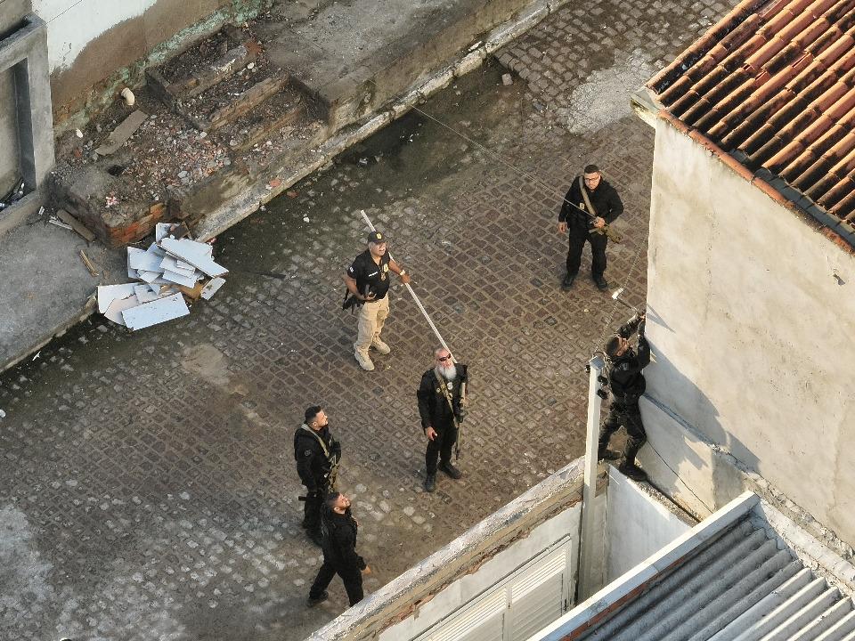 Operação da Polícia Civil termina com duas prisões e um homem conduzido à Delegacia em Santa Bárbara