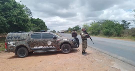 PM apreende drogas e rádio comunicador durante abordagem a dois suspeitos em Barrocas