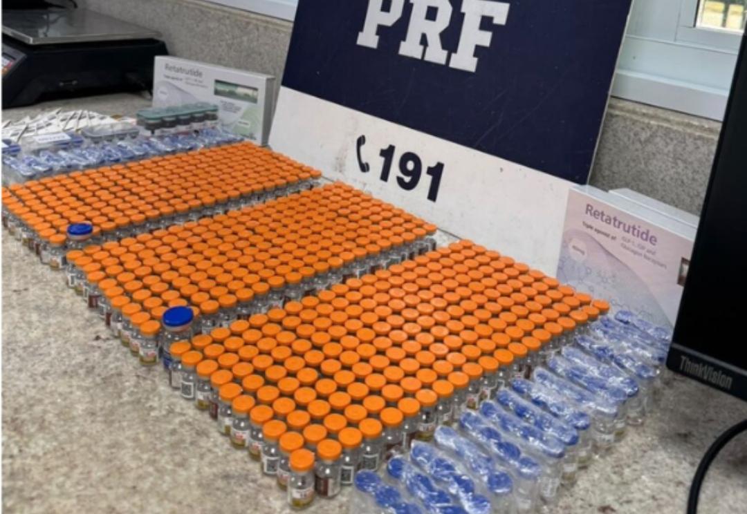 PRF apreende carga de Mounjaro sem comprovação de importação e drogas em ônibus na BR-116