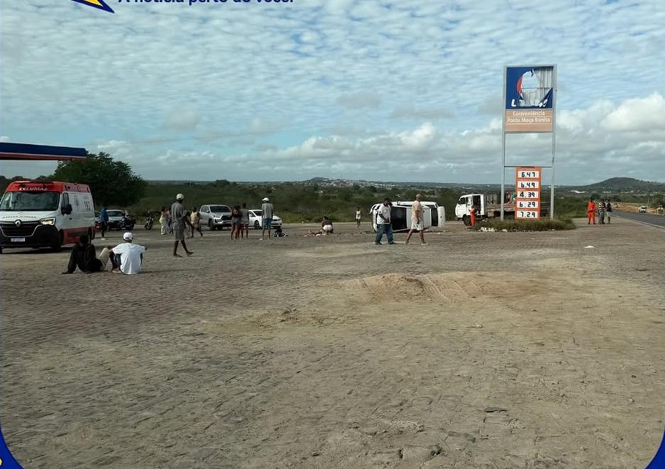 Capotamento na BR-116, em Santa Bárbara, provoca morte de criança e deixa mulher ferida