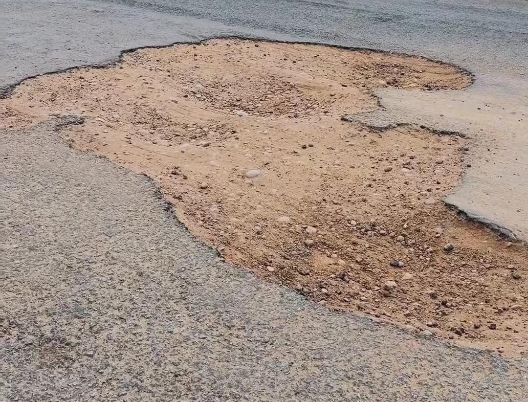 Milhões investidos e problemas de volta: buracos reaparecem na BA-233 entre Serrinha e Biritinga