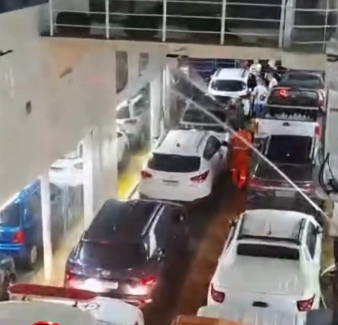 Princípio de incêndio em ferry-boat assusta passageiros durante travessia entre Salvador e Itaparica