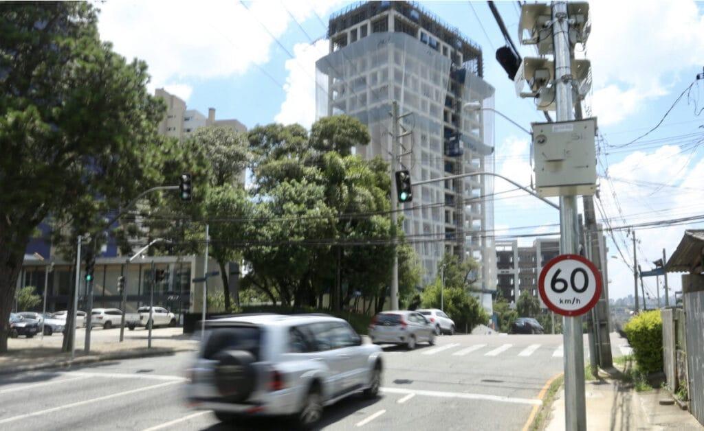 Projeto que obriga envio de foto em multas por videomonitoramento avança na Câmara dos Deputados