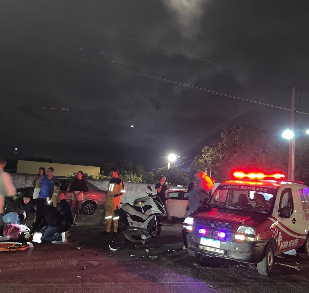 Avó e neta ficam feridas após carro invadir contramão e atingir moto na BA-120