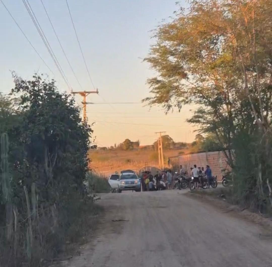 Colisão entre motocicleta e triciclo deixa duas pessoas feridas em Riachão do Jacuípe