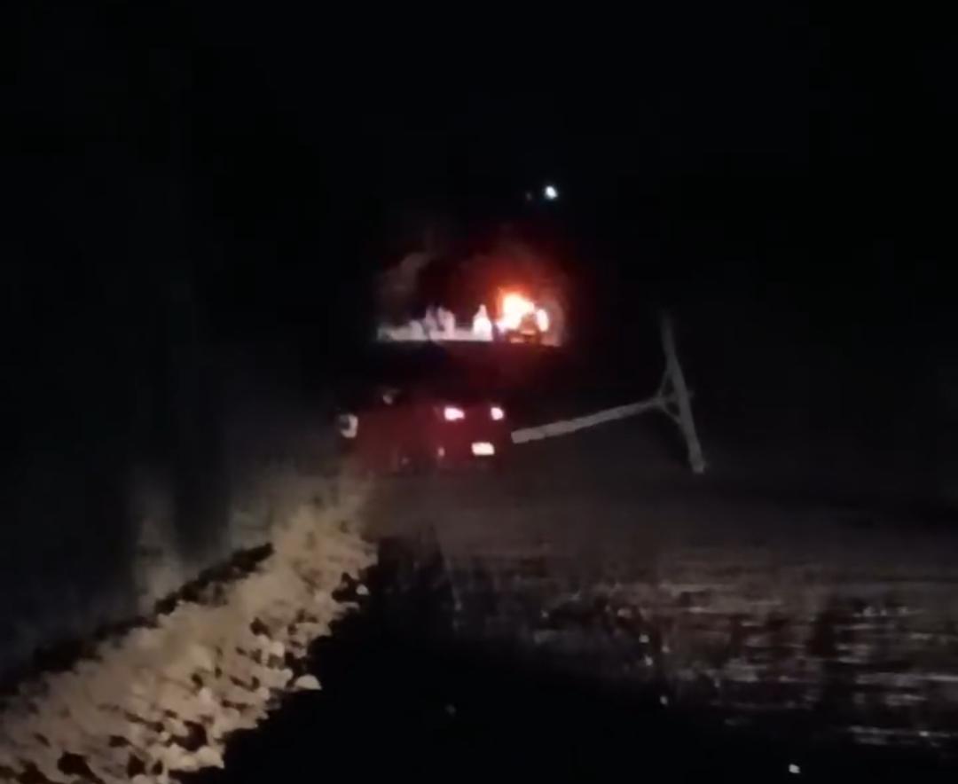 Criança fica ferida após carro bater em poste na zona rural de Barrocas
