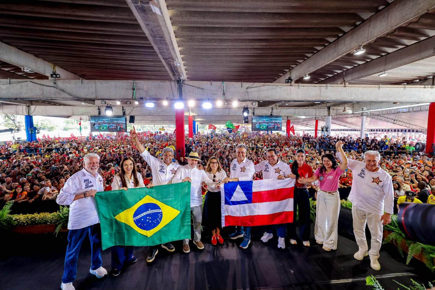 Jerônimo tem candidatura à reeleição homologada em convenção com presença de Lula e milhares de apoiadores