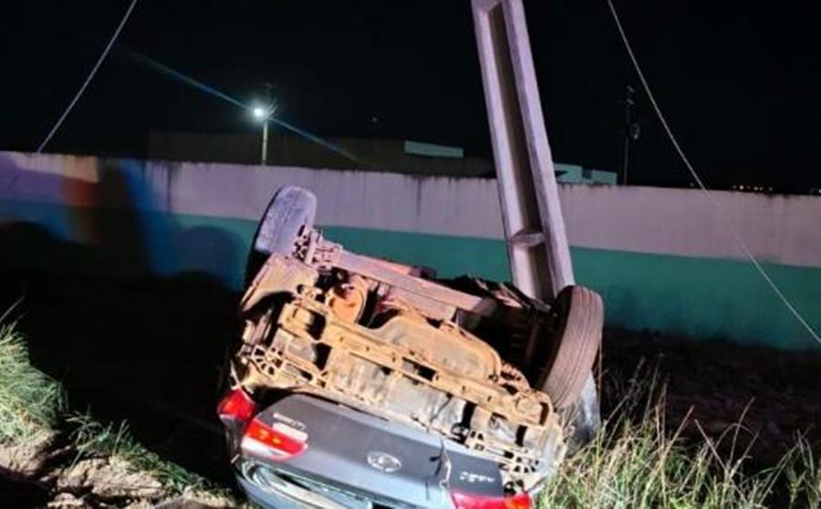 Motorista morre após perder controle de carro e capotar na BA-233, em Biritinga