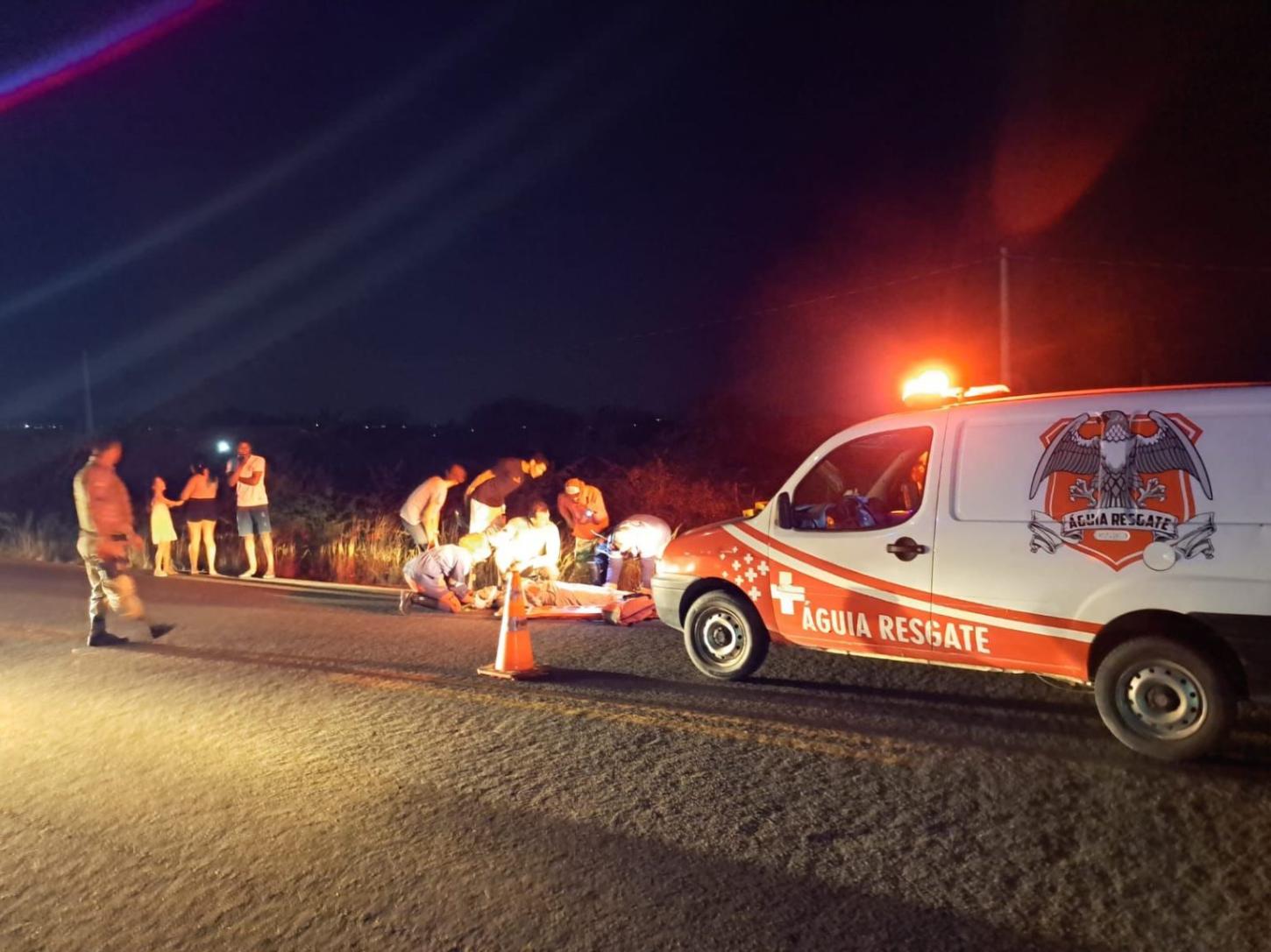 Mulher fica ferida após bater motocicleta contra cachorros soltos entre Coité e Serrinha