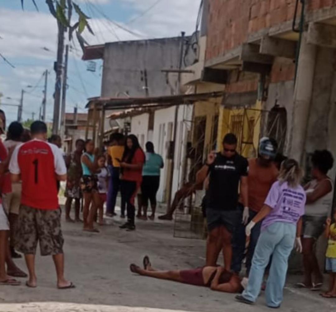 Mulher fica ferida após tentativa de feminicídio em Serrinha; suspeito é procurado