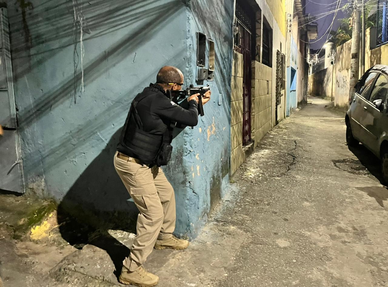 Polícia prende 51 pessoas na Bahia em operação de combate a crimes contra crianças; Serrinha está entre as cidades alcançadas