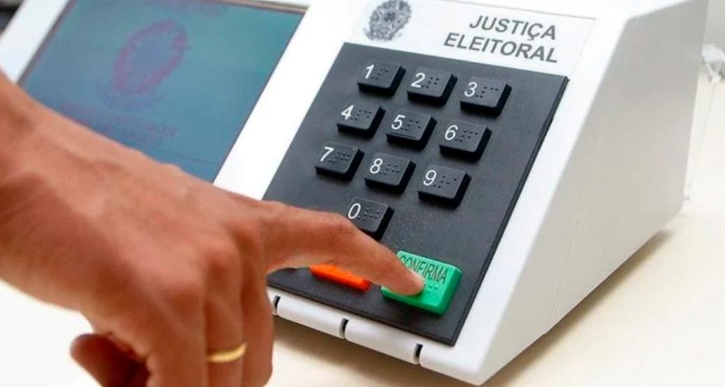 Vai viajar nas eleições? Veja como funciona o voto em trânsito e o prazo para solicitar