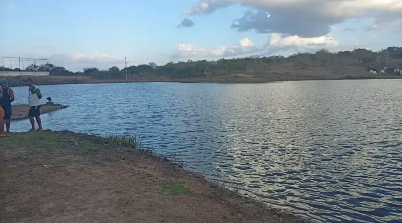 Adolescente morre afogado em açude de Lamarão; corpo é encontrado após horas de buscas