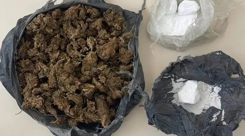 Homem é detido após ser flagrado com cocaína e maconha durante abordagem em Conceição do Coité