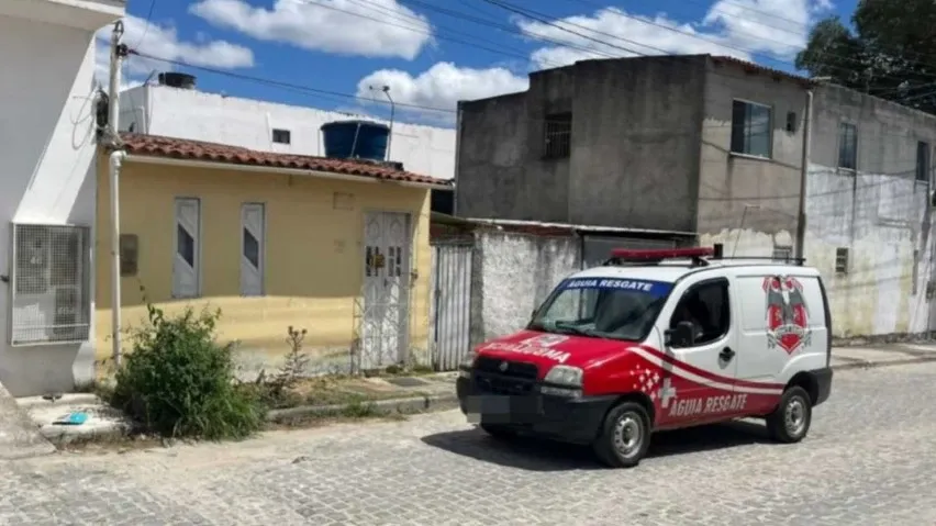 Idosa é encontrada debilitada e pedindo socorro dentro de casa em Conceição do Coité