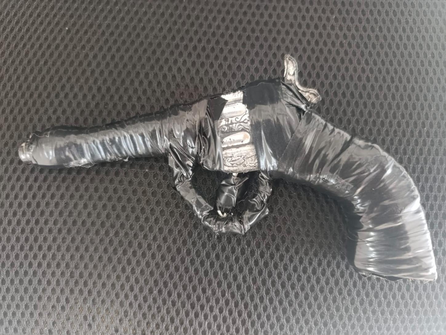 Jovem é conduzido à delegacia após ameaçar tia com simulacro de arma em Serrinha