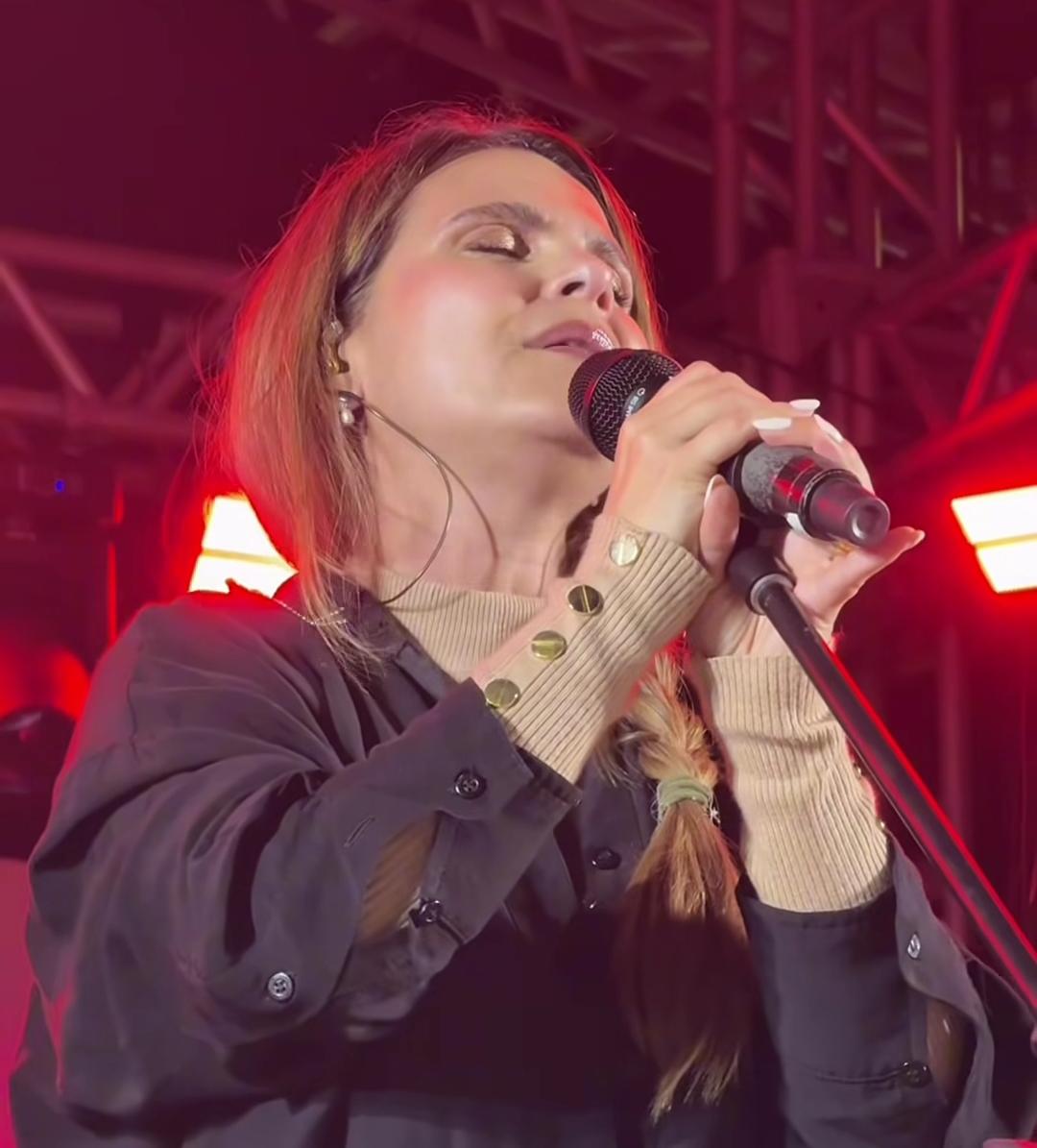 Louva Serrinha encerra programação com praça lotada e apresentação de Aline Barros