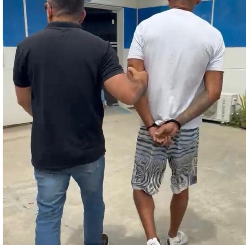 Polícia Civil cumpre mandado e prende homem no Centro de Serrinha durante operação