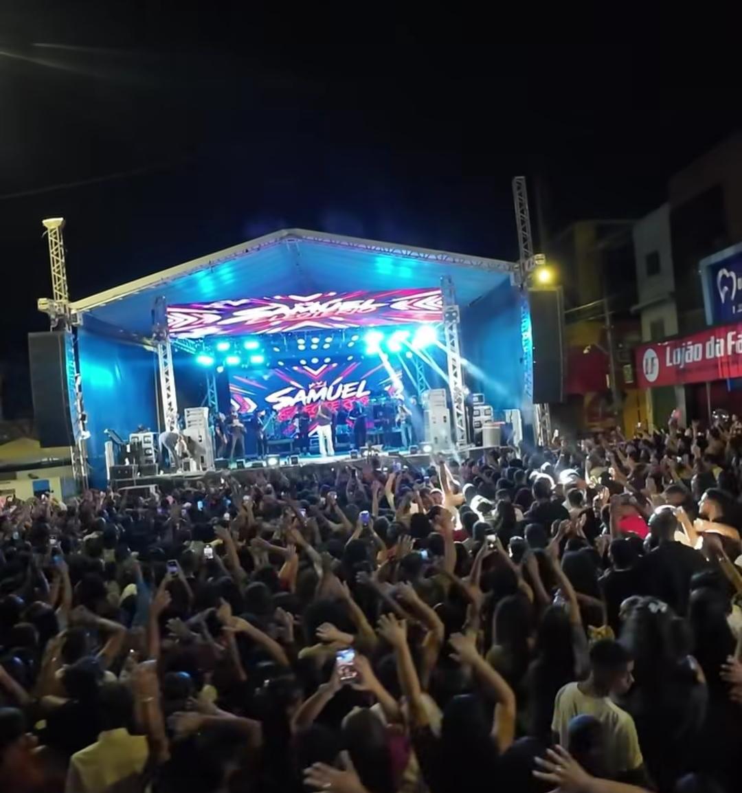 Primeira noite do Louva Serrinha reúne milhares de pessoas na Praça Luiz Nogueira