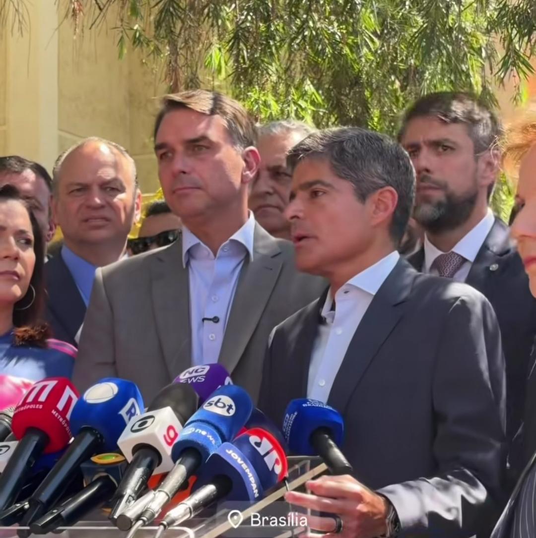 ACM Neto oficializa apoio no 2º turno ao candidato Flávio Bolsonaro