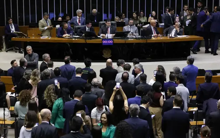 Fim da escala 6x1: entenda o que foi aprovado, como ficou a votação e quais são os próximos passos