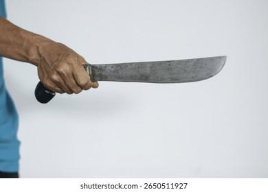Homem é detido após suspeita de ataque com facão contra adolescente em Serrinha