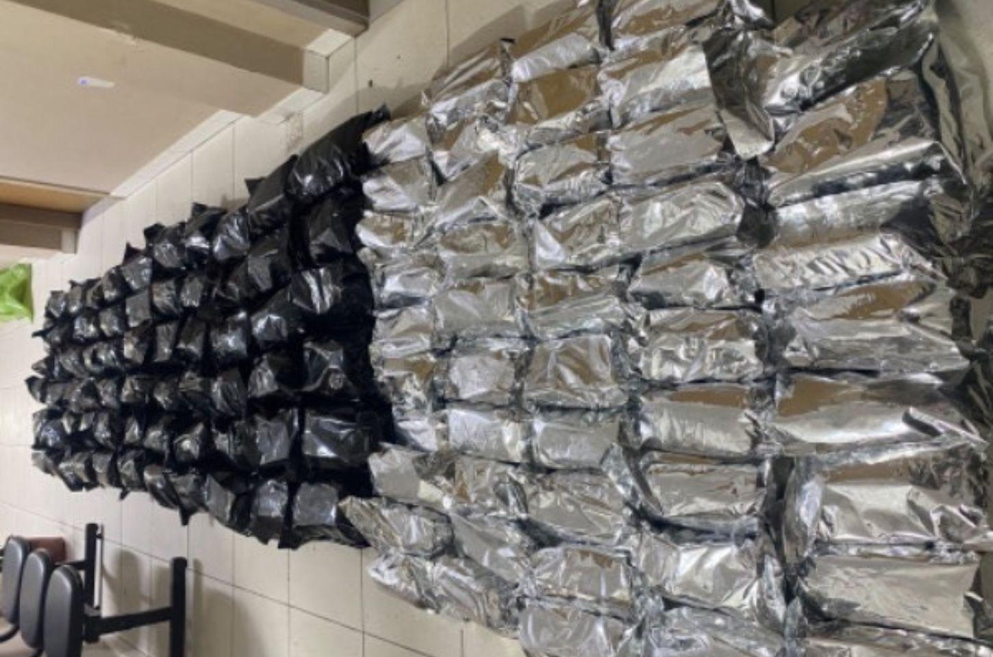 Homem é preso com cerca de 90 kg de maconha durante abordagem na BR-116, em Serrinha
