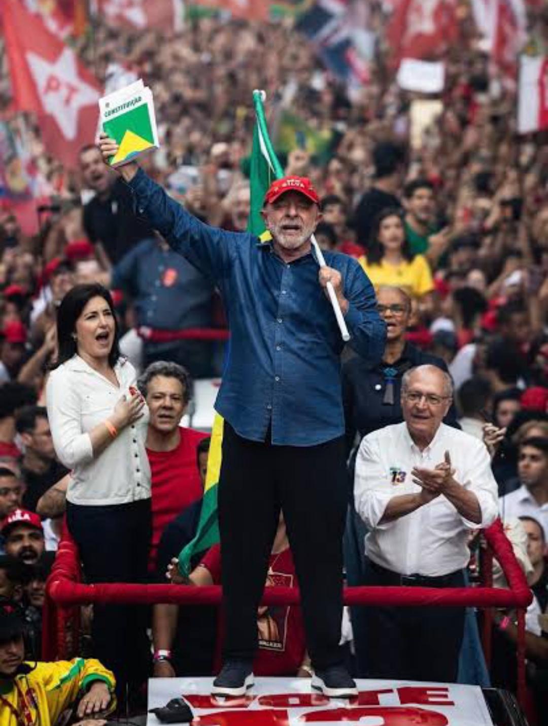 Lula faz história, vence eleição de virada e é reeleito presidente da República