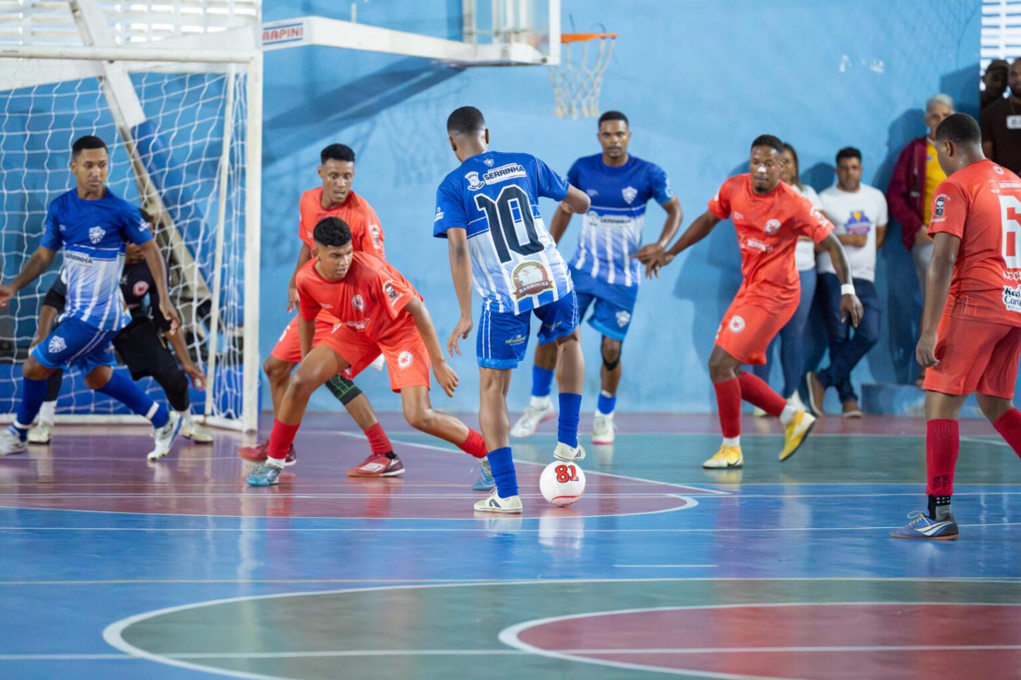 Oito equipes entram na disputa pelo título do Campeonato Serrinhense de Futsal; veja os jogos de estreia e a premiação