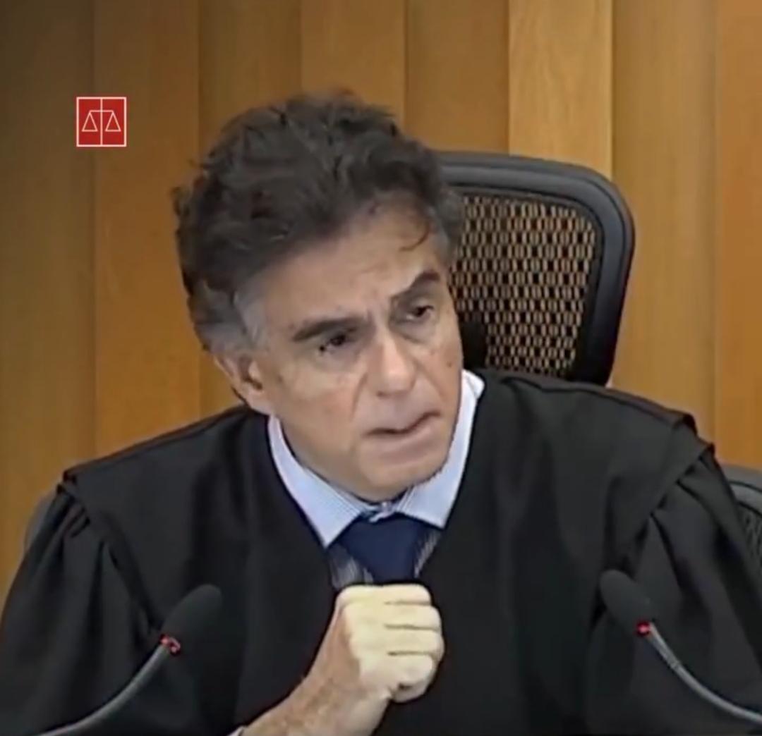 Presidente do TST faz alerta a empresas que pressionarem funcionários por voto e cita punições severas
