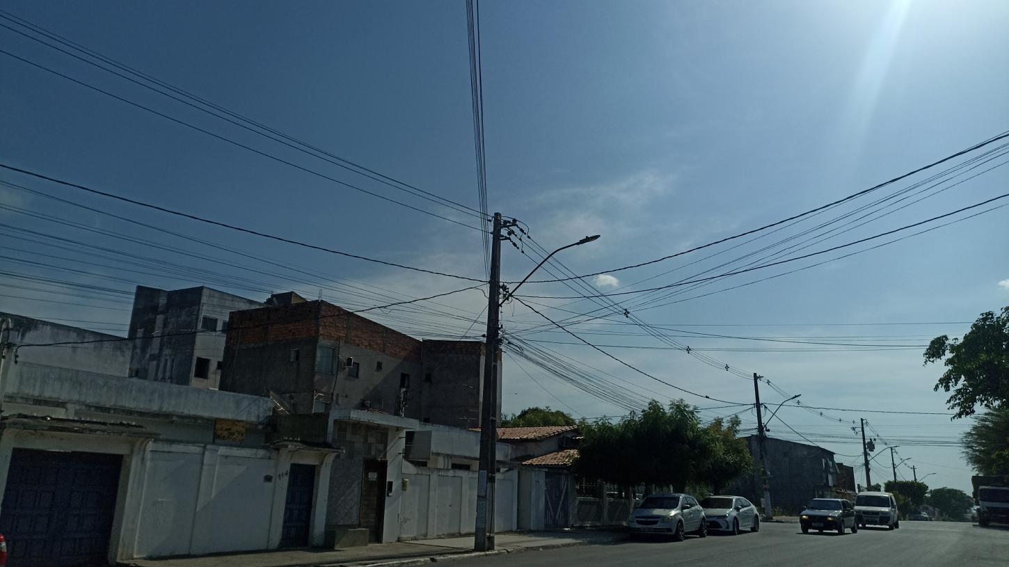 Serrinha registra 40°C e enfrenta calor extremo; previsão indica chuvas fortes a partir desta terça-feira