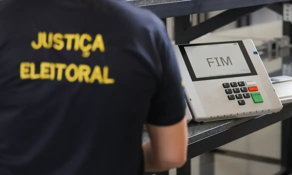 Trabalhadores relatam demissões e ameaças por votar em Lula; assédio eleitoral pode gerar punições